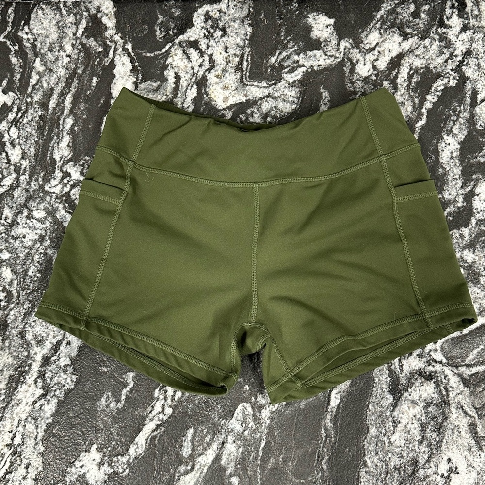 Born Primitive Mid Rise Workout Shorts w/ Pockets | green